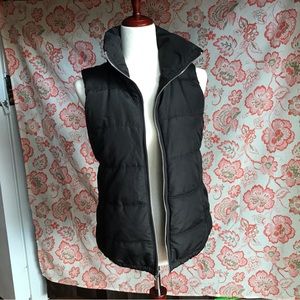 (216-1) Women Old Navy black vest / jacket size XS